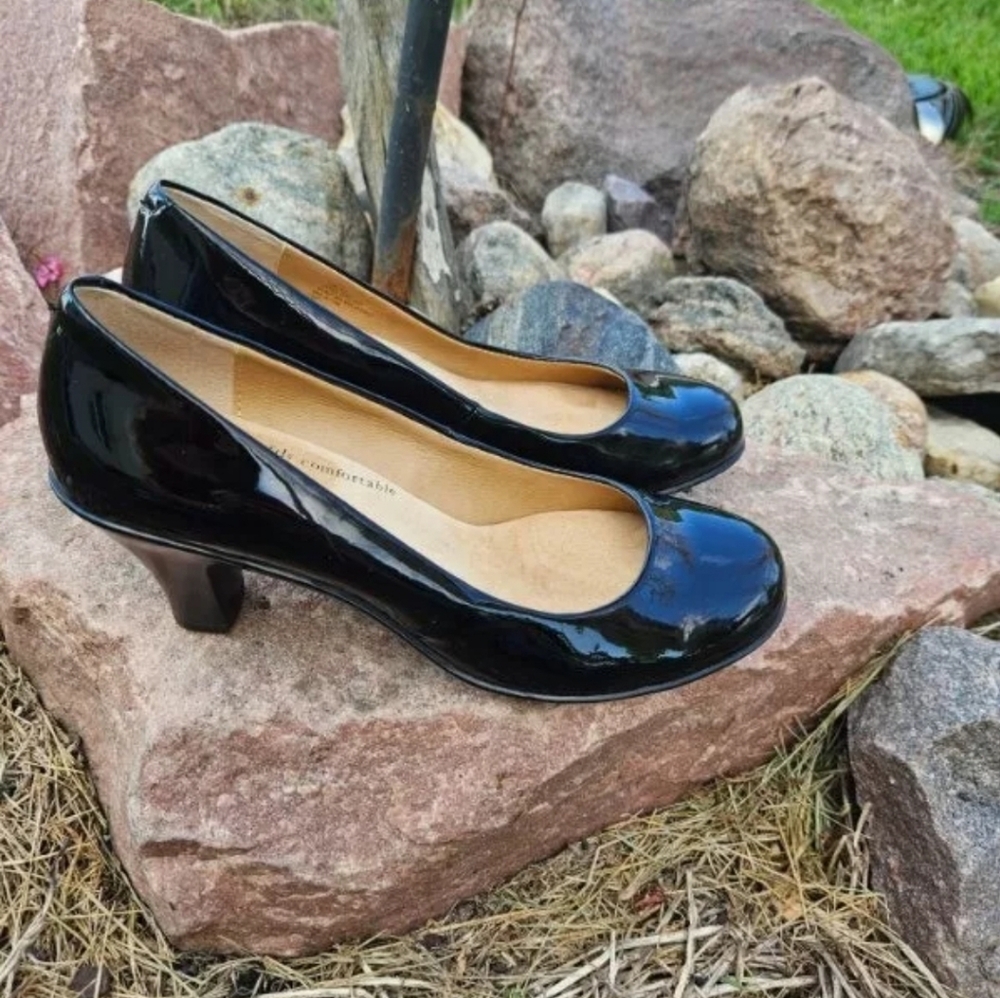 Softspots Black Heels Shoes Leather Womens Size 7.5 Medium Comfort Romantic